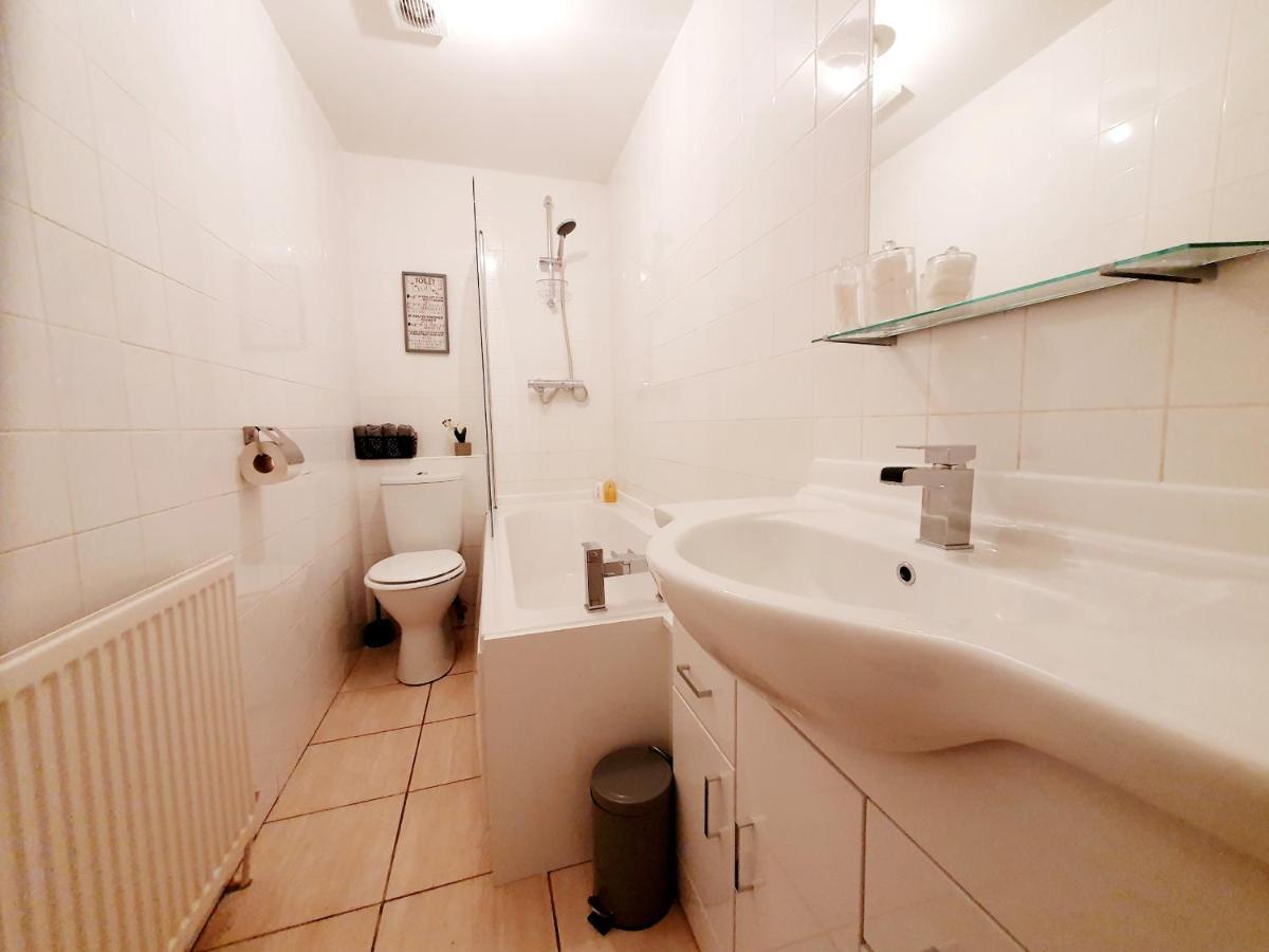 Station Apartment Bellshill Bagian luar foto